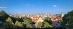 Bratislava (SK):  Stadt-Panorama von der Terrasse eines Restaurants neben der Burg.