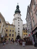 Bratislava, Michaelstor / Michalska Brana mit seinem hohen Turm ist als letztes von drei Haupttoren der Stadtbefestung erhalten (28.08.2019)