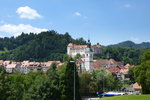 Skofja Loka (Bischofslack), Blick auf die Altstadt mit dem Schlo, Juni 2016