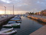 Koper, Boote an der Hafenpromenade und Ukmarjev Platz (28.04.2017)