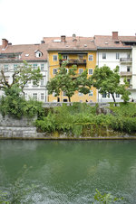 Häuser am Ljubljanica-Fluss in Ljubljana.