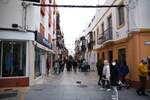 AYAMONTE, 26.02.2022, Blick in die Calle Trajano im Geschfts- und Einkaufsviertel