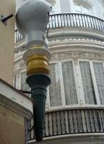 Reklameleuchte fr ein Elektrogeschft in der Altstadt von Cadiz.