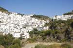 Blick auf das weisse Dorf Casares in Andalusien.