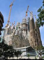 Blick auf die Sagrada Famlia in Barcelona (E), von dem spanischen Architekten Antoni Gaud entworfen und immer noch im Bau.
