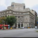 Blick auf eine Filiale der Banco Bilbao Vizcaya Argentaria (BBVA) auf dem Plaa d'Antoni Maura in Barcelona (E).