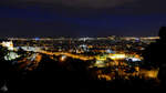 Barcelona bei Nacht, so gesehen Ende Februar 2013 von einem der beiden Hausberge der katalanischen Hauptstadt, dem etwa 520 Meter hohen Tibidabo.