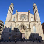 Die Catedral Santa Maria del Mar ist eine zwischen 1329 und 1383 gebaute gotische Kirche in Barcelona.