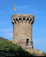 Ein Turm der Burg von Tossa de Mar (E) am Mittelmeer (Costa Brava).