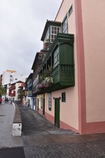 SANTA CRUZ DE LA PALMA (Provincia de Santa Cruz de Tenerife), 31.03.2016, Huserreihe an der Avenida Martima