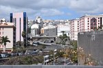 SANTA CRUZ DE TENERIFE (Provincia de Santa Cruz de Tenerife), 29.03.2016, Blick von der Puente Serrador in Richtung Westen (hinauf in die Stadt)