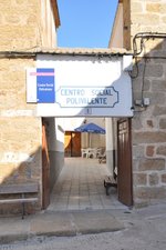 ALDEANUEVA DE BARBARROYA (Provincia de Toledo), 08.10.2015, ein kleines Dorf unweit von Talavera de la Reina; hier die Dorfkneipe als Sozialeinrichtung und vor allem auch mit sozialen Preisen