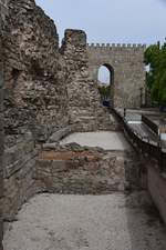 TALAVERA DE LA REINA (Provincia de Toledo), 17.04.2019, Teil der Stadtmauer; das Tor im Hintergrund wurde allerdings rekonstruiert