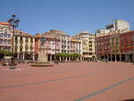 Burgos, Huser und Denkmal fr Carlos III.