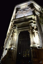 Das Eingangsportal des Hauptsitzes des Instituto Cervantes zur Frderung und Verbreitung des Spanischen Sprache in Madrid.