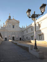 Ostportal der rmisch-katholischen Almudena-Kathedrale in Madrid.
