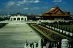 Blick von der Chiang-Kai-shek-Gedchtnishalle in Taipeh auf das die Halle umgebende Areal im November 1988