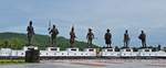 Bronzestatuen von sieben bedeutenden thailändischen Königen im Rajabhakti Park in Nong Kae (südl.