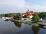 Tyn nad Vltavou an der Moldau mit Stadtkirche St.