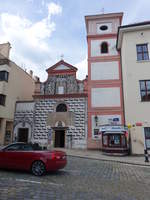 Pisek, Klosterkirche der Erhebung des Heiligen Kreuzes in der sdwestlichen Ecke des Velke Namesti, erbaut im 13.