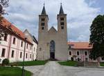 Milevsko, romanische Klosterkirche Maria Heimsuchung, erbaut von 1184 bis 1187 (27.05.2019)