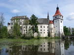 Schloss Blatna, erbaut von 1520 bis 1530 durch den Architekten Benedikt Ried, das Schloss liegt in einem groen Englischen Landschaftsgarten mit hundertjhrigen Bumen (25.05.2019)  