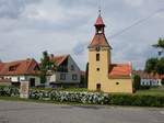 Kleine Dorfkirche am Dorfplatz von Drahonice (25.05.2019)