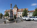 Lednice/ Eisgrub, Rathaus und Denkmal am Zamecky Namesti (31.05.2019)