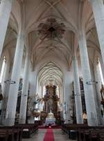Znojmo, gotischer Innenraum mit barocker Ausstattung in der St.