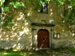 Das Portal der Kirche von Petrovice (Petersdorf) am 17.