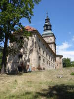 Plasy, Kornhaus mit Kapelle des ehem.