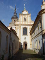 Pilsen, Franziskanerkirche Maria Himmelfahrt, erbaut bis 1723 (26.06.2020)