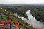 Mělník in Mittelböhmen, natürlich bekannt für den Zusammenfluss von Elbe (von hier aus gesehen links) und Moldau, die hier übrigens breiter ist, mehr Wasser führt