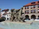 Melnik, Brunnen und Gebude am Namesti Miru (28.06.2020)