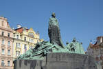 Das dem bhmischen Reformator Jan-Hus gewidmete Denkmal wurde 1915 am fnfhundertsten Jahrestag seiner Verbrennung auf dem Scheiterhaufen enthllt.