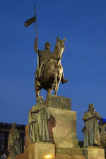Das St.-Wenzels-Denkmal ist Wahrzeichen der Stadt Prag und das Symbol des unabhngigen tschechischen Staates.