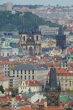 Blick von einer Anhhe auf die Altstadt von Prag.