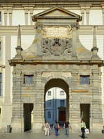 Dieses imposante frühbarocke Tor ist der Durchgang vom ersten zum zweiten Hof der Prager Burg.