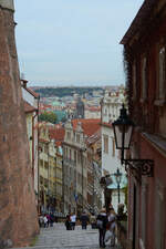 Blick vom Hradschin herab auf die Gassen in Prag.