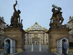 Das Matthiastor der Prager Burg wurde 1614 im barocken Stil erbaut.