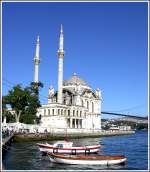 Ortaköy-Moschee am Bosporus in Istanbul (Türkei)