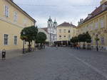 Szkesfehrvr, Hauptstrae F Utca mit Blick auf die Zisterzienserkirche (27.08.2018)