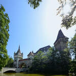 Die Burg Vajdahunyad entstand ab 1896 im Rahmen der Budapester Millenniumsausstellung und wurde 1907 vollendet.