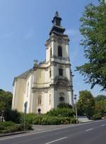 Jaszbereny, Pfarrkirche Maria Himmelfahrt, erbaut von 1774 bis 1782 am Lehel Ter (25.08.2019)