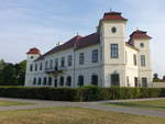 Schloss Hajos, Barockschlo mit vier Ecktrmen, erbaut bis 1739 als Sommerresidenz des Erzbischofs (24.08.2019)