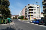 Sopron/denburg in Ungarn: Blick ber den Vorplatz des Bahnhofes (Bartk Bla Utca).