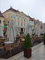 Gyr, historische Gebude am Szechenyi Ter in der Altstadt (25.08.2018)