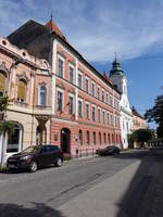 Papa, Rathaus und Benediktinerkirche in der Hauptstrae F Utca (27.08.2018)