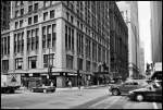 Das bekannte Starbucks-Coffee an der Ecke Clark Street-Adams Street; September 2005.