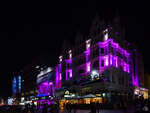 Die illuminierte Huserzeile am Leicester Square in London.